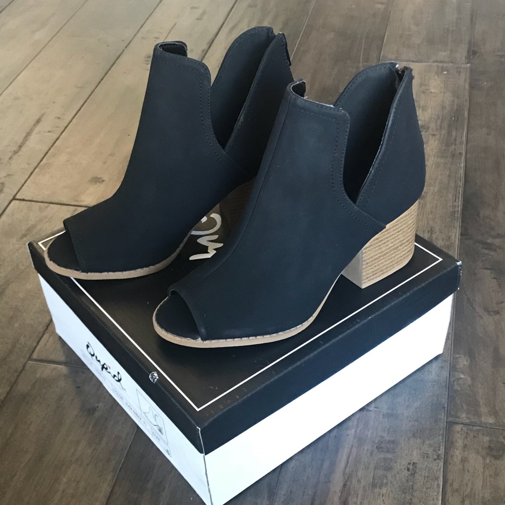 Side cut out peep toe booties - Picture 1 of 4